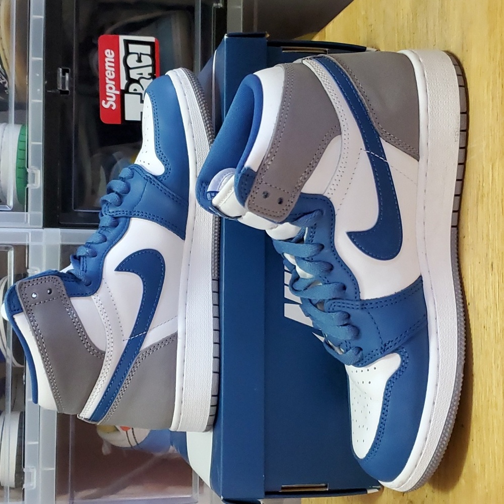 Nike Air Jordan 1